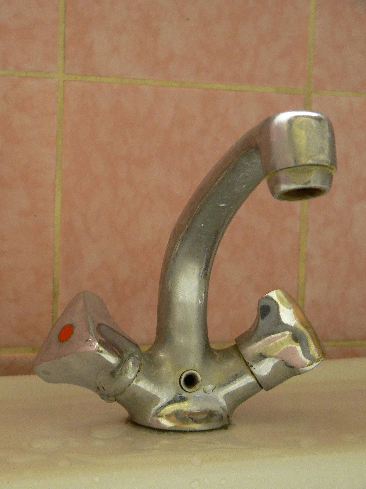 Connexion dure pour un mélangeur: appareil, avantages et inconvénients, installation