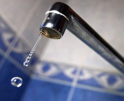 Capteur de pression d'eau dans le système d'alimentation en eau: les spécificités de l'utilisation et du réglage de l'appareil