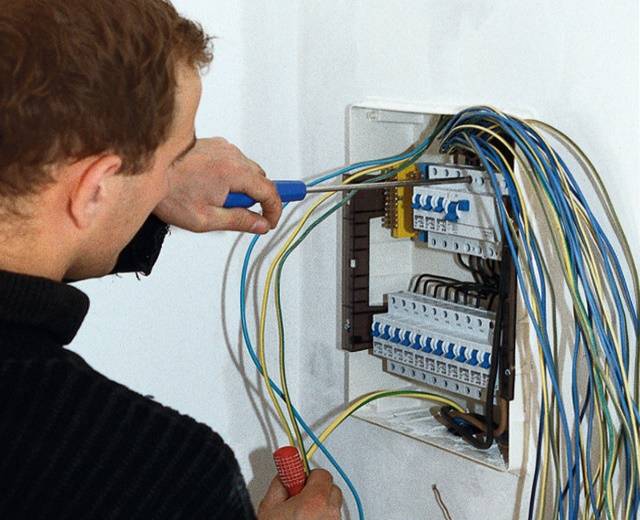 Pourquoi RCD s'éteint: causes de fonctionnement et dépannage