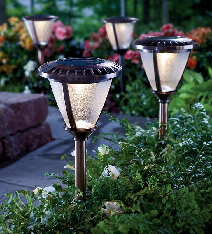 Comment choisir des lampes de pelouse à énergie solaire