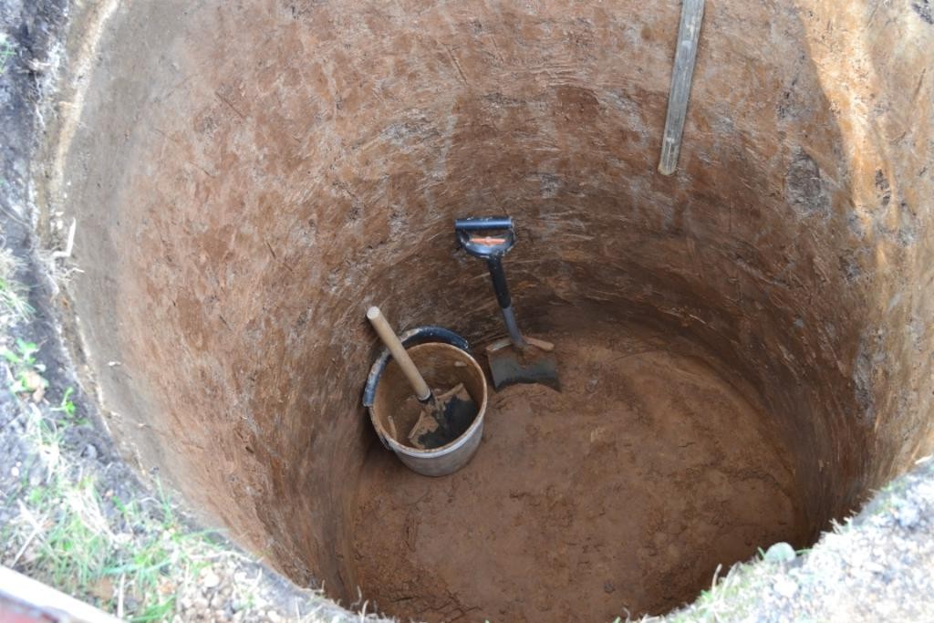 Comment creuser un puits de vos propres mains: instructions détaillées étape par étape
