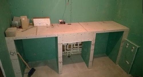 Réaliser l'installation d'un évier suspendu : analyse de 3 options de montage possibles