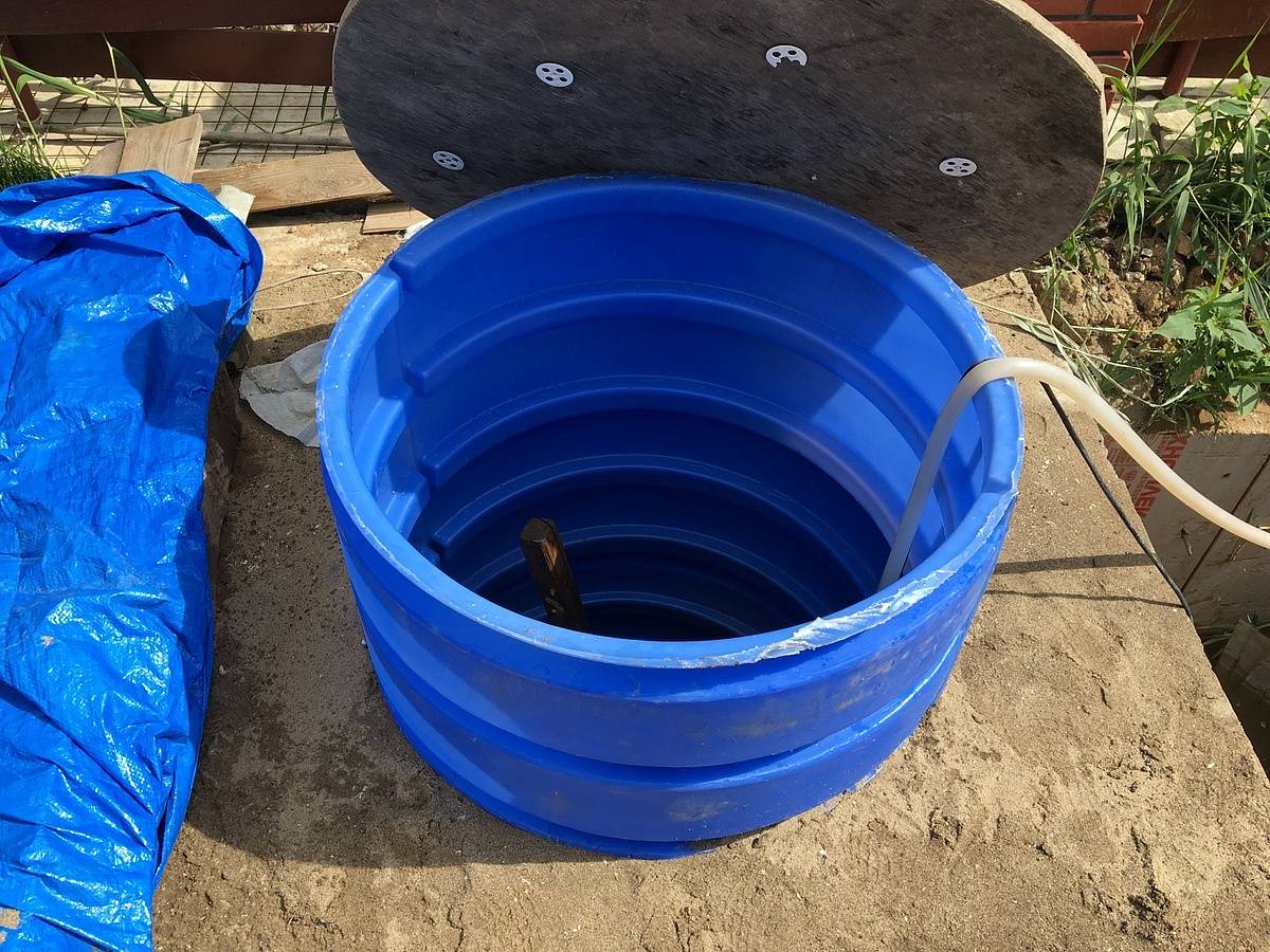 Comment une fosse septique constituée d'anneaux en béton est-elle imperméabilisée ?