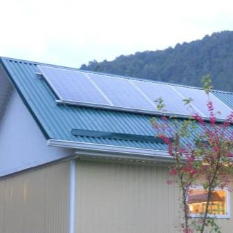 Panneaux solaires pour chalets et maisons d'été: types, principe de fonctionnement et procédure de calcul des systèmes solaires