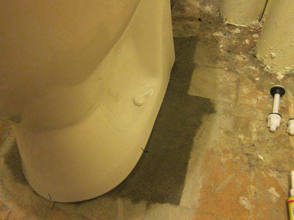 Installer une toilette sur un sol en bois: instructions étape par étape et analyse des caractéristiques d'installation