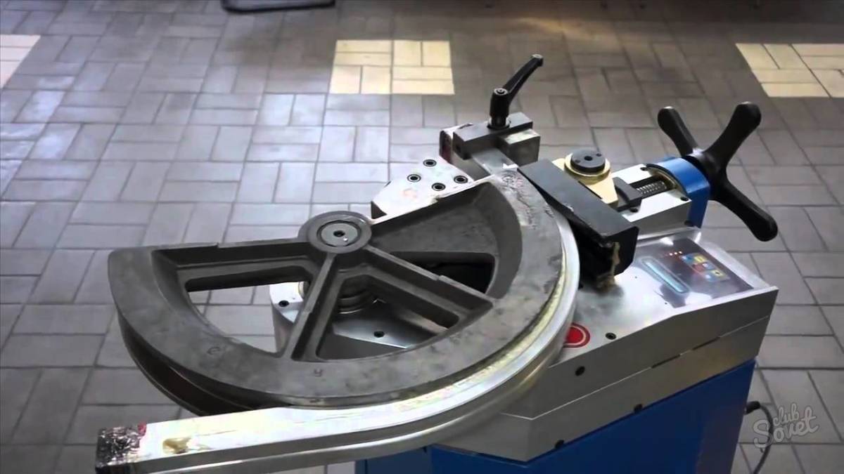 La méthode de cintrage d'un tube profilé sans utiliser de machine à cintrer