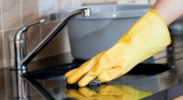 Évier suspendu sur le comptoir: caractéristiques de choix et d'installation