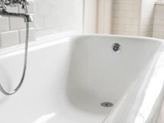 Émaillage de bain à faire soi-même: comment traiter un bain avec de l'acrylique liquide à la maison