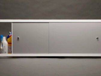 Choisir et installer un écran sous la baignoire de vos propres mains - comment tout faire de manière fonctionnelle et esthétique?