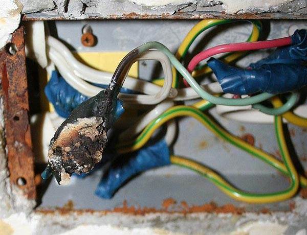 Est-il possible de connecter des fils de cuivre et d'aluminium