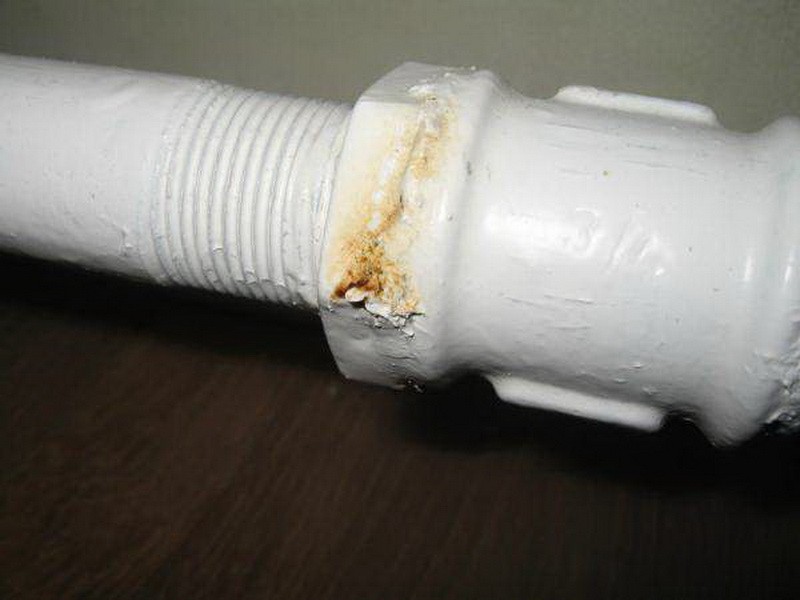 Goutte à goutte du radiateur de refroidissement: raisons de ce qu'il faut faire