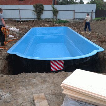 Comment préparer une piscine frame préfabriquée toutes saisons pour l'hiver ?