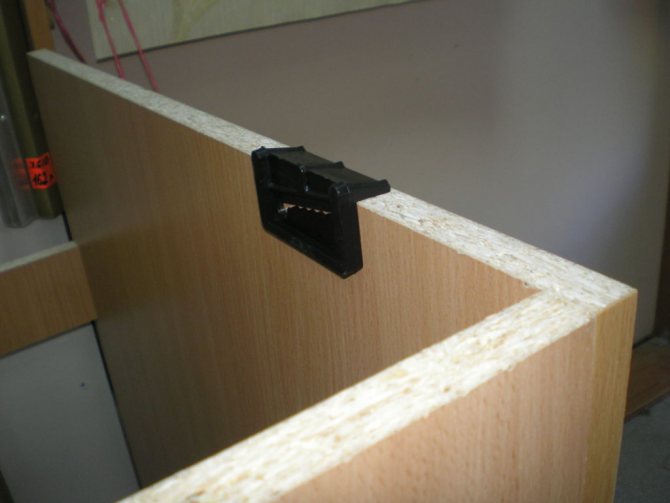 Comment installer un évier en acier inoxydable et le fixer au plan de travail