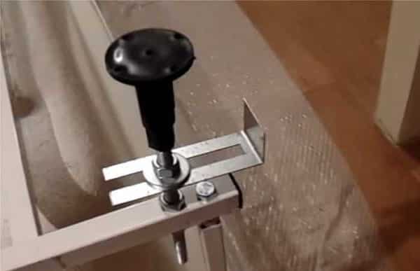 Choisir et installer un écran sous la baignoire de vos propres mains - comment tout faire de manière fonctionnelle et esthétique?