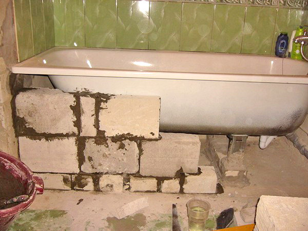 Installer une baignoire sur des briques de vos propres mains - vidéo et photo étape par étape