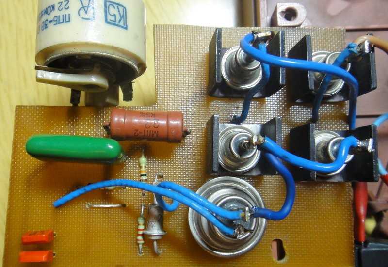 Stabilisateur de tension puissant à faire soi-même : schémas de circuit + instructions de montage étape par étape