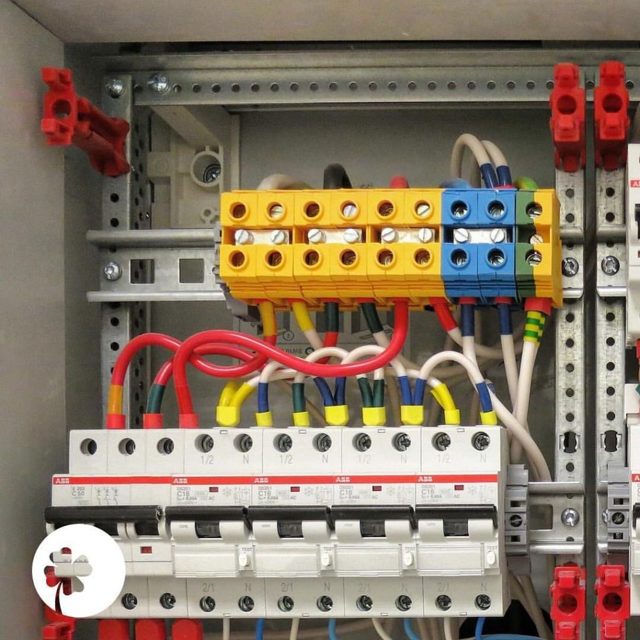 Vaut-il la peine d'utiliser des borniers pour connecter les fils wago ?