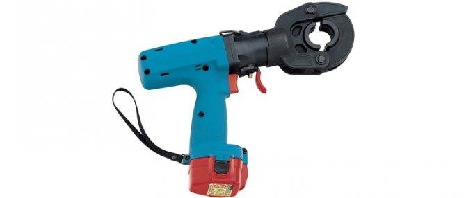 Comment choisir une pince à sertir pour tuyaux métal-plastique - nous analysons les critères de choix d'un outil