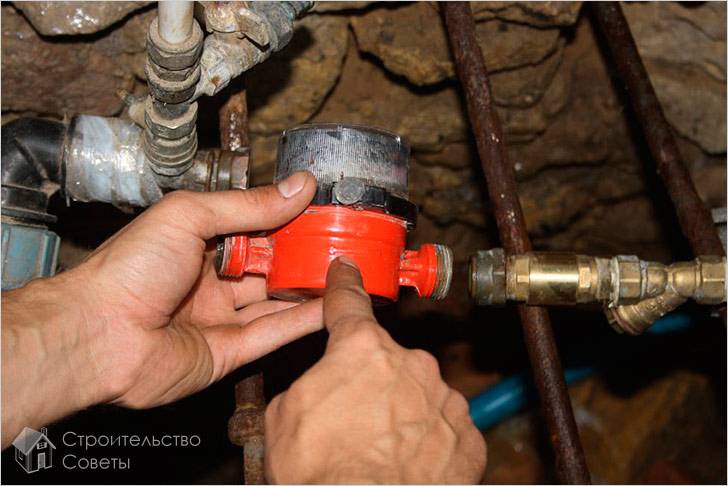 Le compteur d'eau indique le débit plus que le vrai: peut-il être quoi faire si les chiffres dépassent la consommation réelle, et aussi quelles sont les raisons