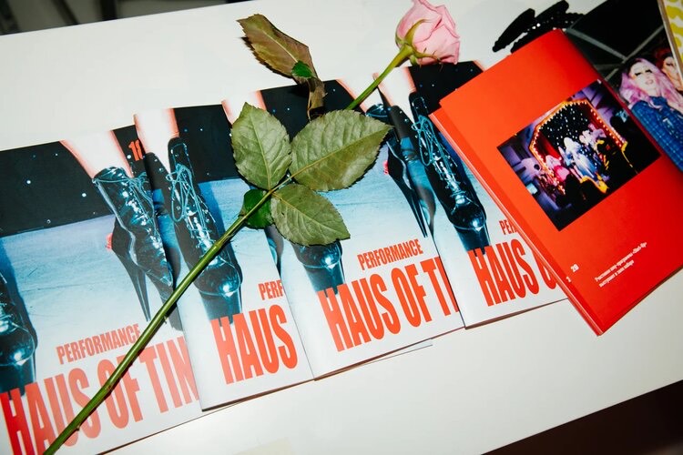 Une comparaison intéressante : les stars russes sur scène et à la maison