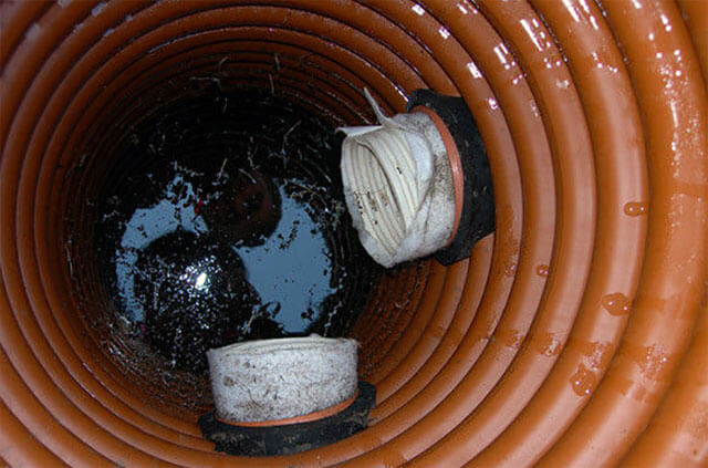 Trou d'homme pour l'assainissement ou le drainage - questions sur l'appareil et l'installation