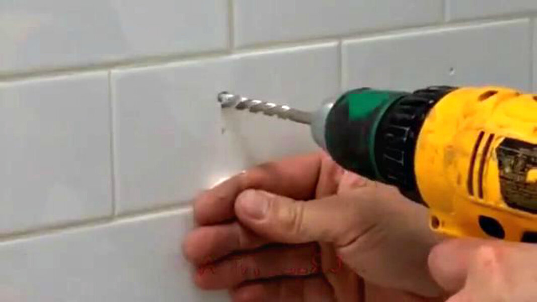 Caractéristiques du perçage du grès cérame et des carreaux durs à l'aide de couronnes diamantées