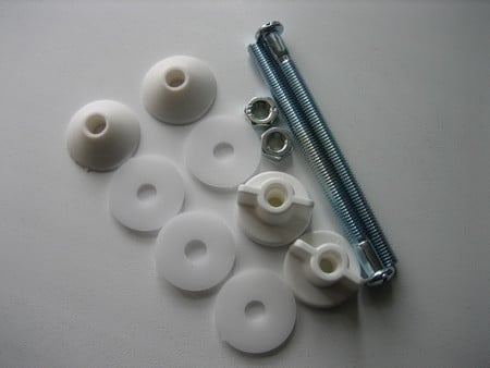 Installation et fixation du réservoir à la cuvette des toilettes : encastré, suspendu et pour la cuvette des toilettes-compact