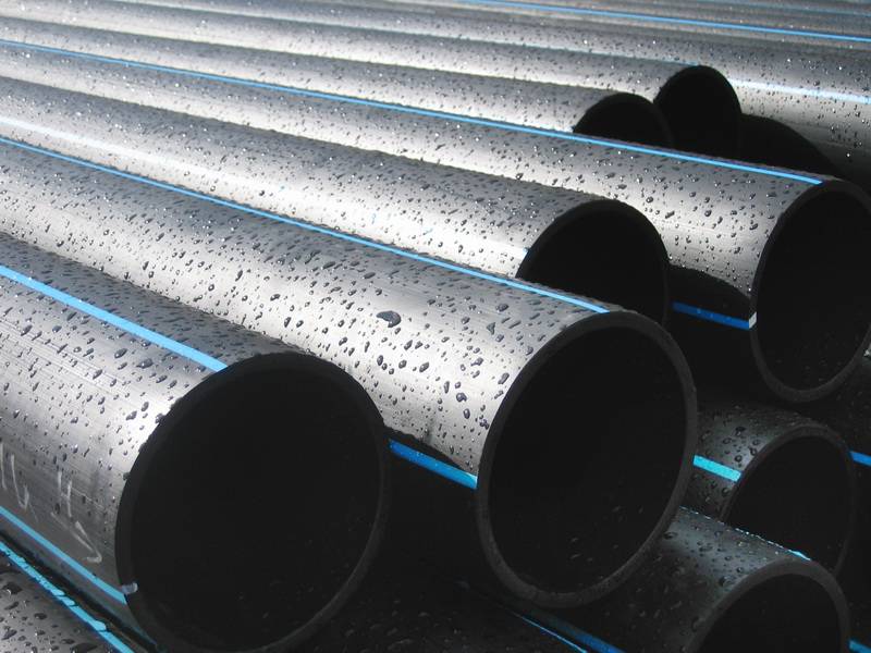 Comment faire de la plomberie dans le pays de vos propres mains: règles de pose, d'installation et d'aménagement