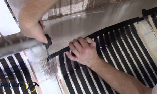 Chauffage au sol sous stratifié sur un sol en béton : nuances de design + notice de pose détaillée