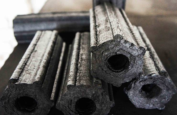 Briquettes combustibles pour poêles, leurs avantages et inconvénients