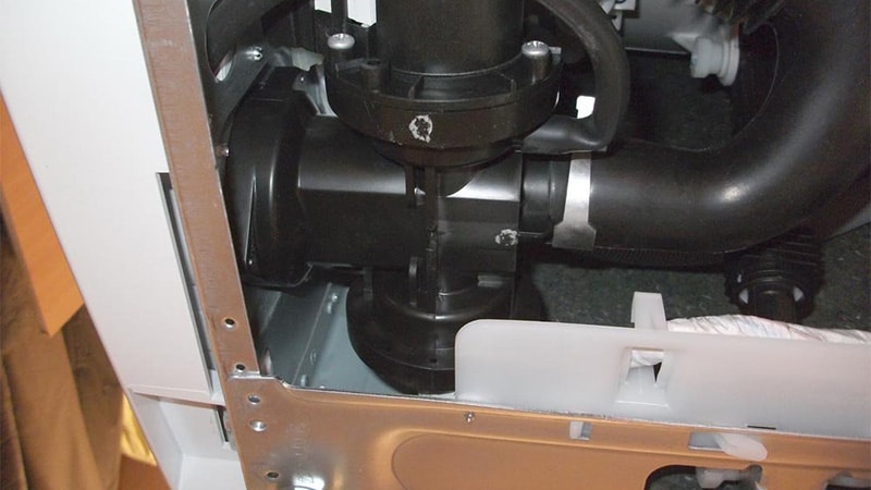 La machine à laver Zanussi ZWS185W ne puise pas d'eau: causes et dépannage