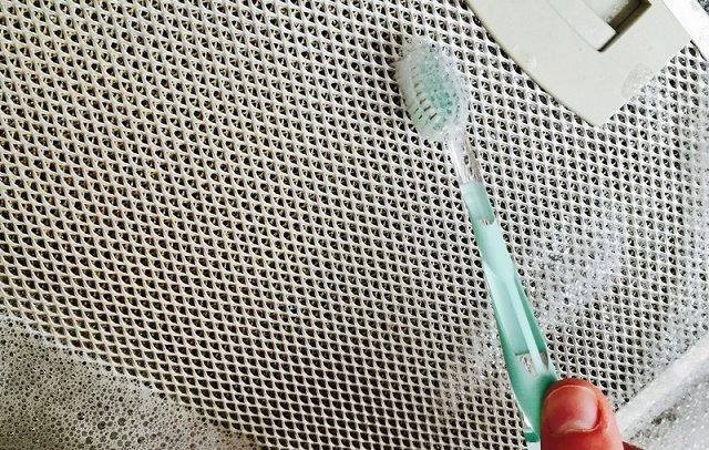 Comment nettoyer la hotte dans la cuisine de la graisse: les moyens et méthodes les plus efficaces