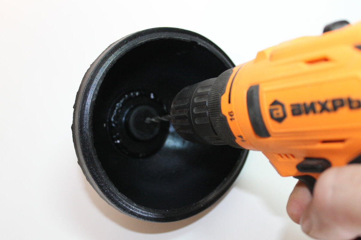 Comment percer un plafond sans poussière. comment percer un mur ou un plafond pour que la poussière ne s'envole pas ? comment percer du béton sans poussière avec un dépoussiéreur