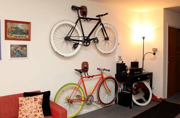 Comment améliorer les cintres dans le placard pour que certaines choses n'en tombent pas