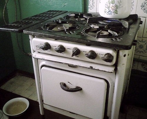 Enlèvement d'une ancienne cuisinière à gaz ou électrique pour recyclage