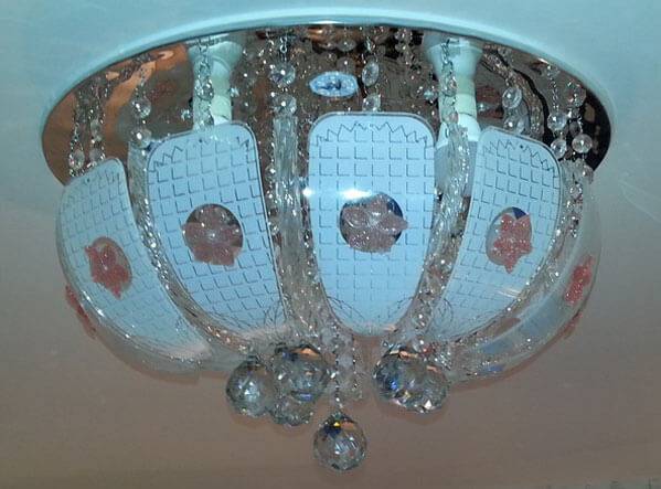 Assemblage et installation d'un lustre: instructions détaillées pour l'installation et la connexion de vos propres mains