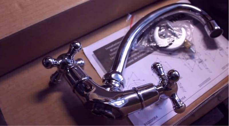 Comment changer le robinet de la cuisine: démonter l'ancienne version et en installer une nouvelle