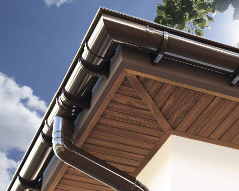 Quelle gouttière est la meilleure - en plastique ou en métal