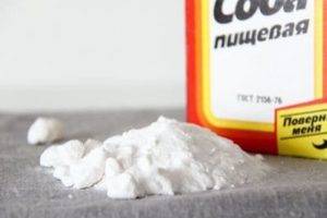 Un nettoyant pour robinet de plaque, qui se trouve dans n'importe quelle salle de bain