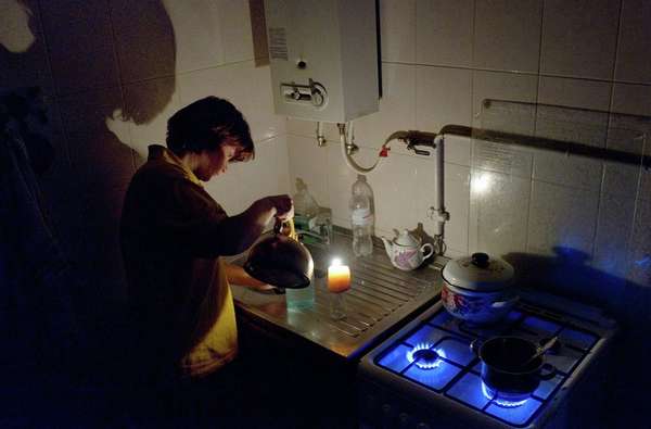 Où appeler en cas de panne de courant: comment savoir pourquoi ils l'ont éteint et quand ils donneront de la lumière