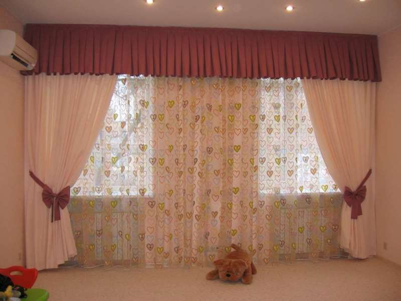 Comment accrocher des fenêtres avec du tulle sans corniches