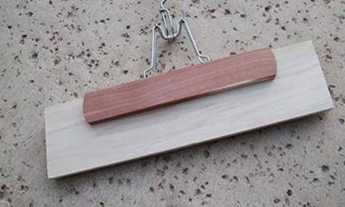 Comment améliorer les cintres dans le placard pour que certaines choses n'en tombent pas