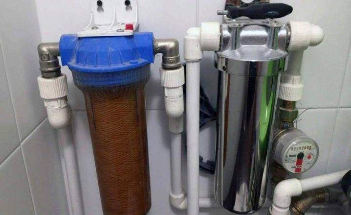 Comment choisir un filtre à eau : types de systèmes de purification et leurs caractéristiques