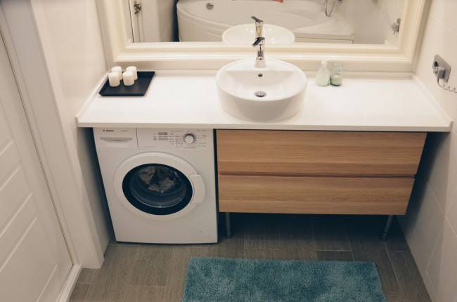 Évier au-dessus de la machine à laver: caractéristiques de conception + nuances d'installation