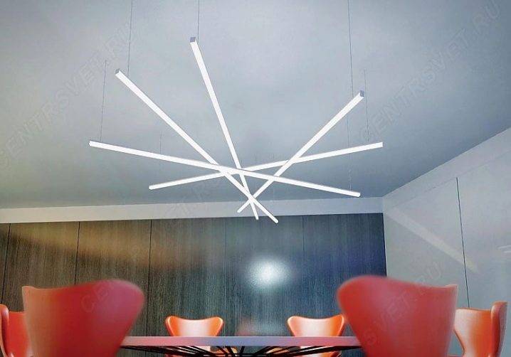 Lampes LED linéaires: caractéristiques, types + nuances de montage des lampes linéaires