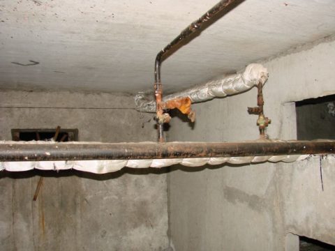 Comment organiser l'entrée d'eau dans la maison: choix d'une méthode d'approvisionnement en eau + options d'aménagement