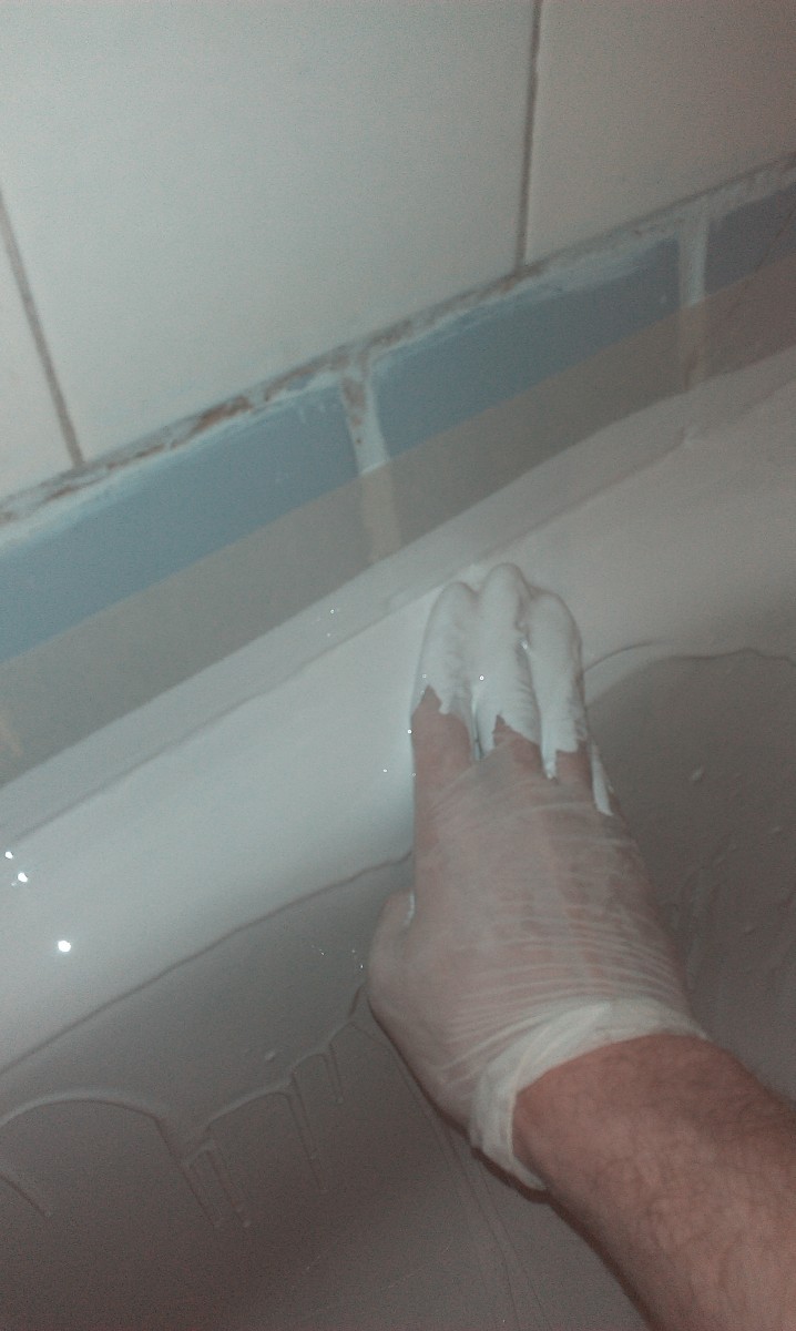 Émaillage de bain à faire soi-même: comment traiter un bain avec de l'acrylique liquide à la maison