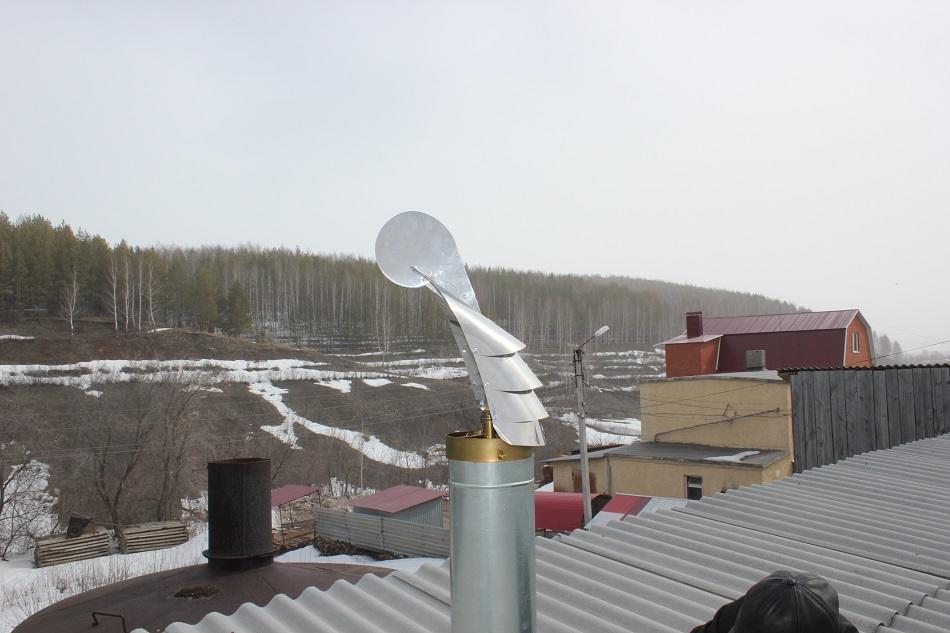 Comment faire un déflecteur sur la cheminée de vos propres mains, si la chaudière à gaz souffle avec le vent