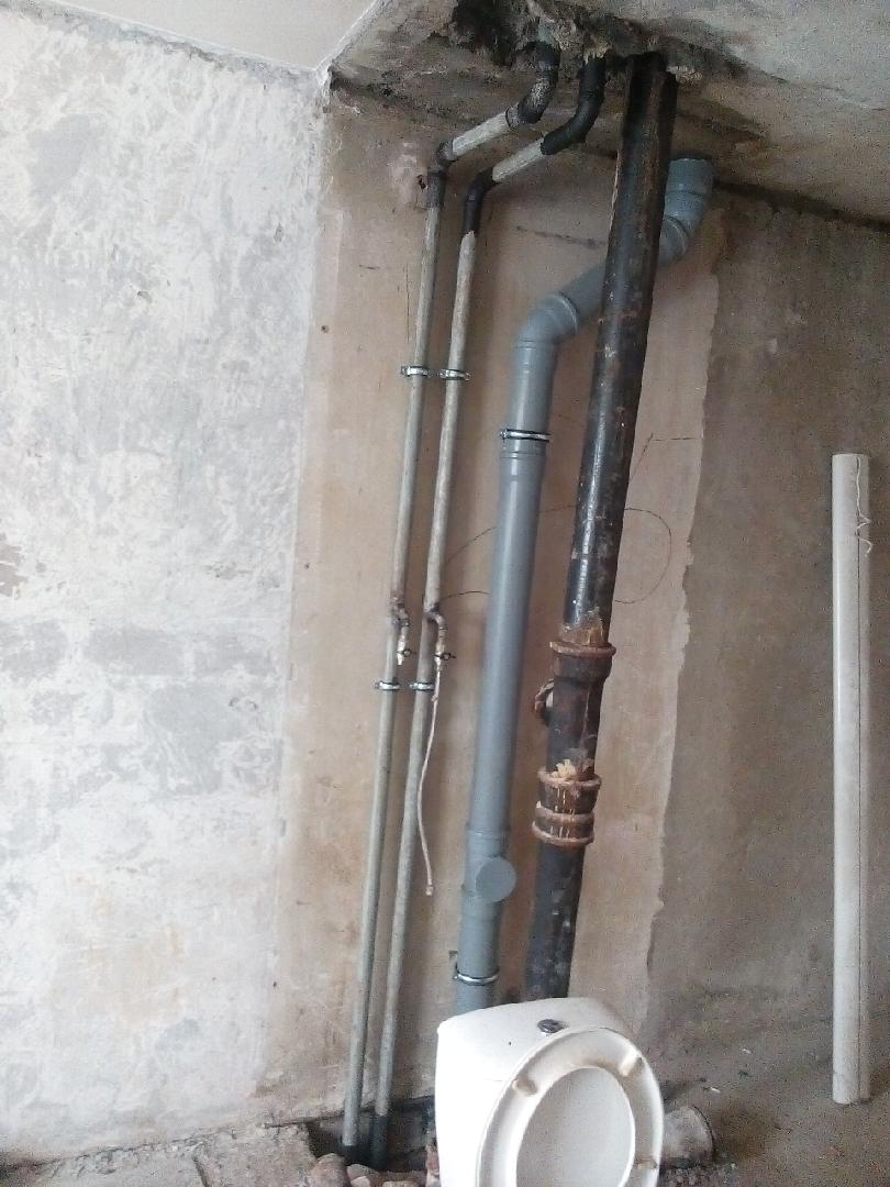 Transférer un sèche-serviettes sur un autre mur : coordination, procédure d'installation