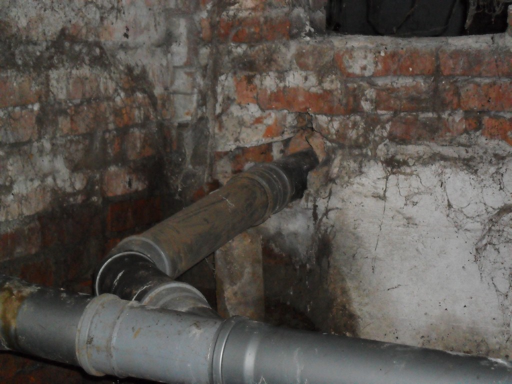 4 façons de passer de la fonte au plastique dans l'installation d'égout